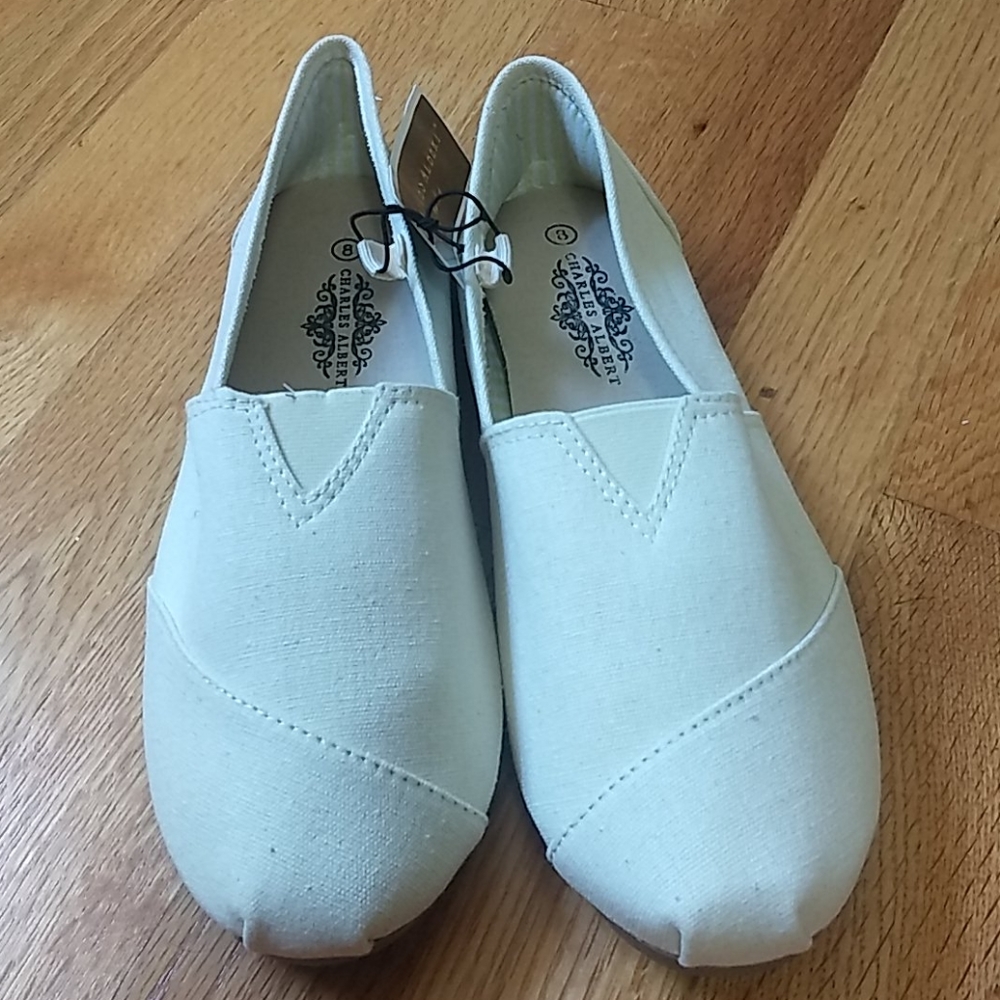 NWT Charles Albert Cream Canvas Flats Shoes